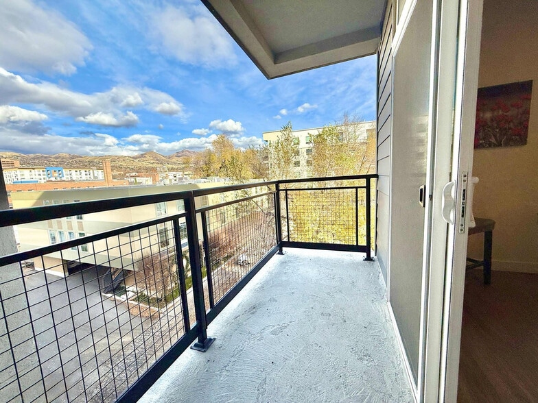 Building Photo - 385 S 400 E