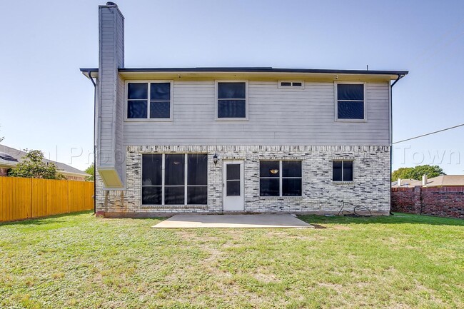 Building Photo - Beautiful two-story home in Prime Location