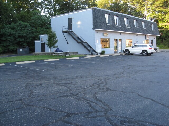 Apartment Building side view - 919 Main St