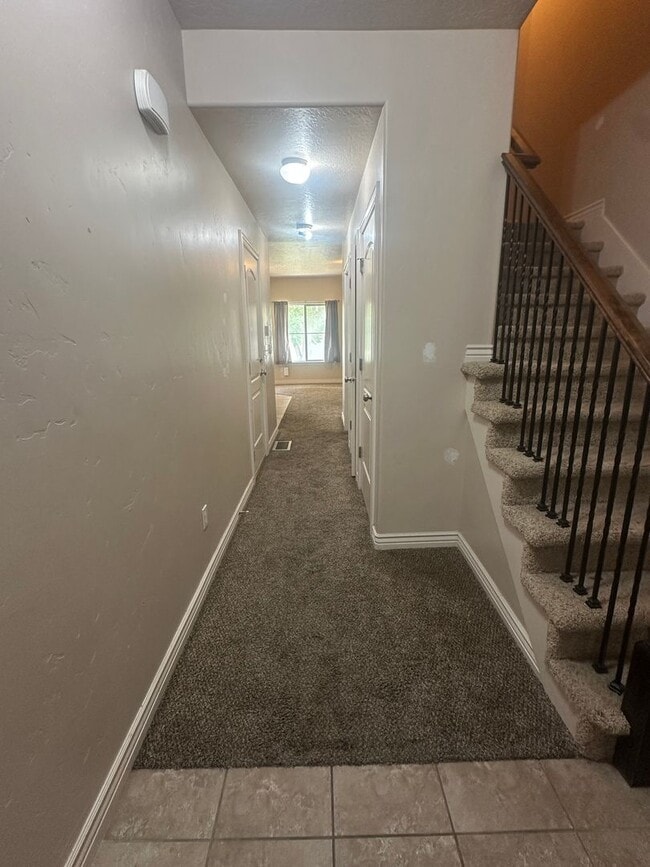 Building Photo - Beautiful South Jordan Home!!!
