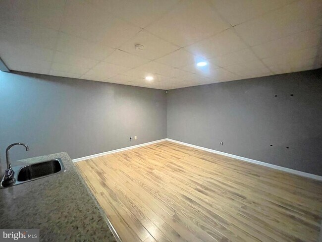 Building Photo - 20871 Freedom Run Dr