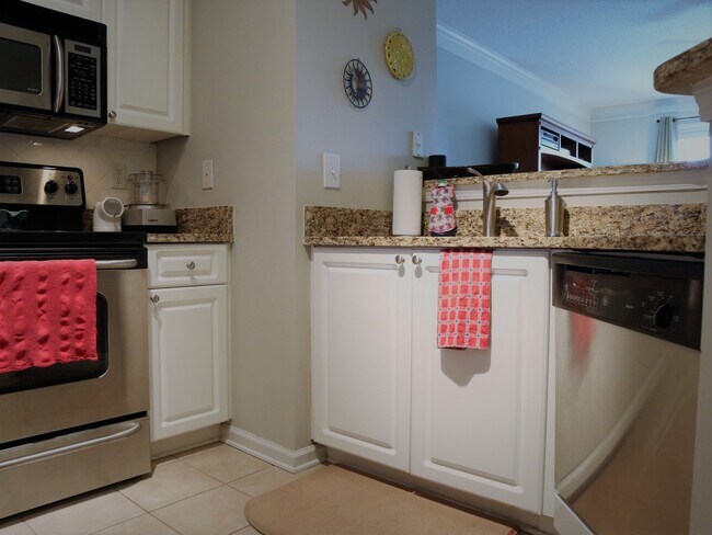 Kitchen - 10 Perimeter Summit Blvd NE