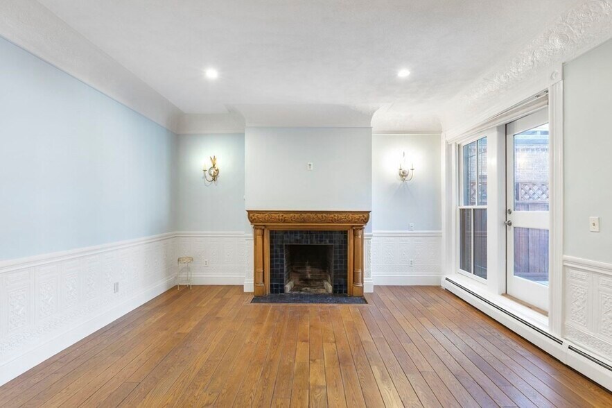 Building Photo - 437 Marlborough St