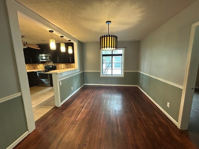 Building Photo - 5420 E 1st St N