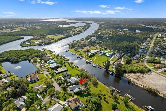 Building Photo - 1801 SE Hillmoor Dr