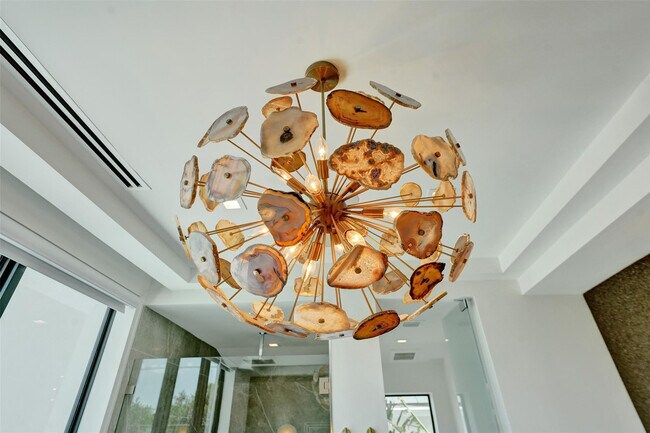 Building Photo - 1111 SE 9th Ave