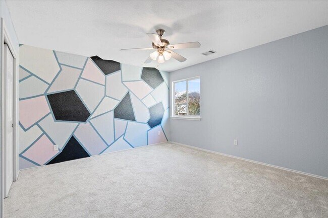 Building Photo - 633 Fairway