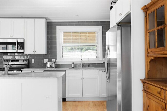 Building Photo - 16429 Red Wagon Ln