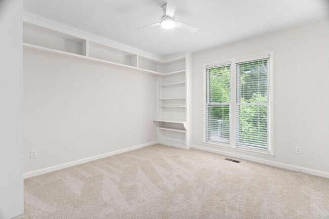 Building Photo - Stylish & Fully Updated 2-Bedroom Townhous...