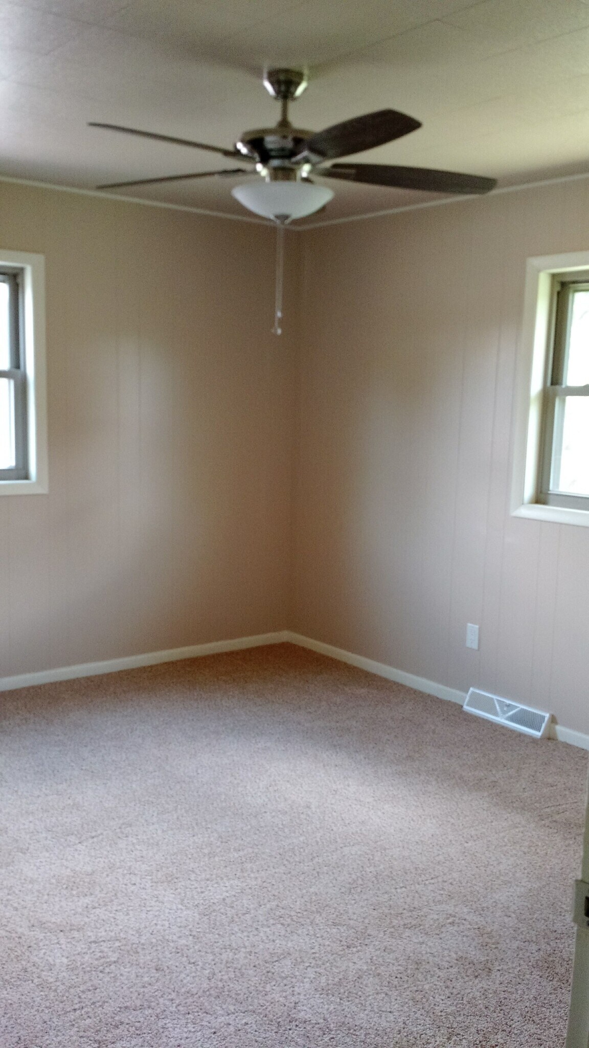 Building Photo - N2724 Duvenick Ln