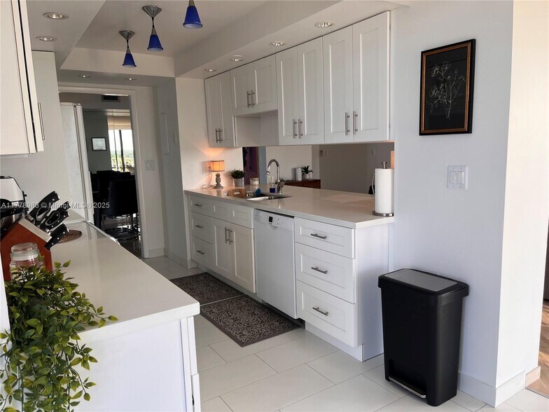 Building Photo - 4000 Towerside Ter