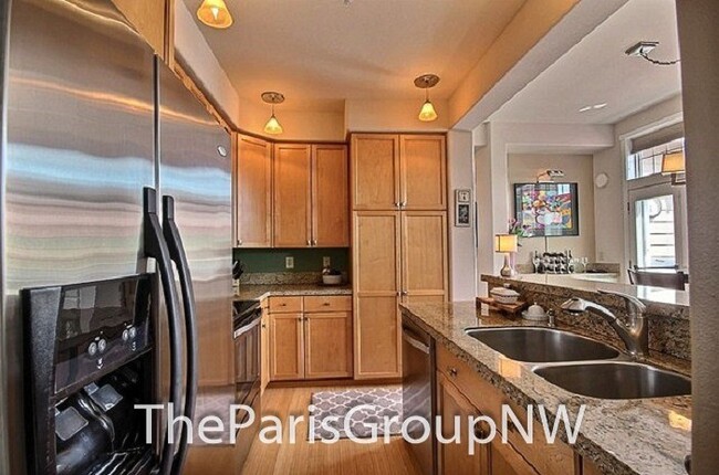 Building Photo - Gorgeous Renton Highlands Condo * Attached...