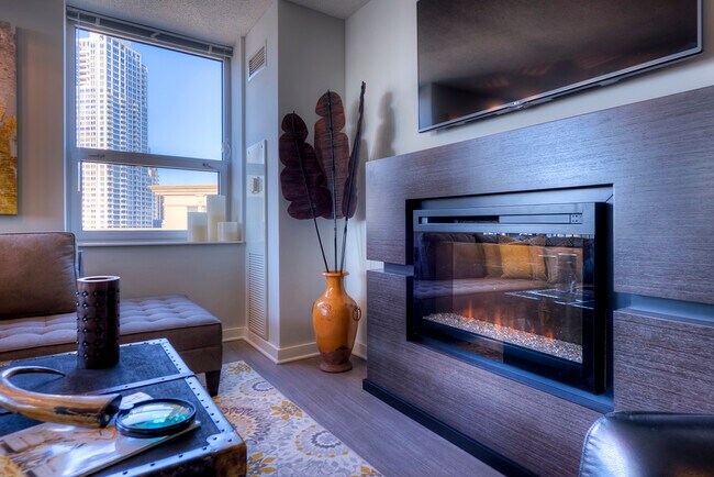 Building Photo - 530 N State St