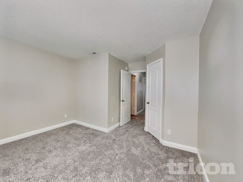 Building Photo - 1840 Blackmore Dr
