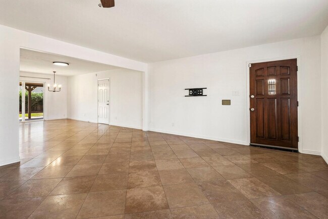 Building Photo - 8323 E Montecito Ave