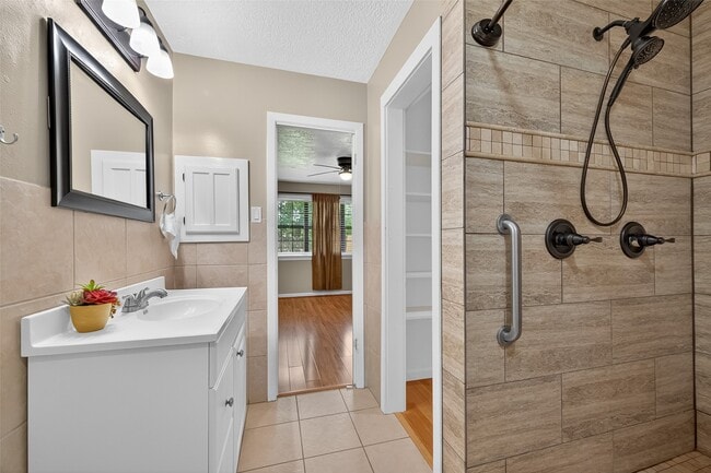 Building Photo - 2314 Pilgrims Bend Dr