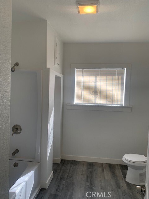 Building Photo - 1514 S Bentley Ave
