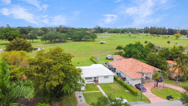 Building Photo - 1025 Hunting Lodge Dr