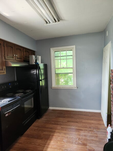 Kitchen with all appliances included! - 8330 Clough Pike