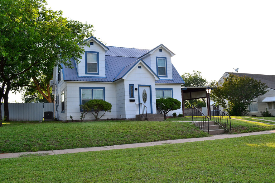 Front of House - 1007 Bawcom St