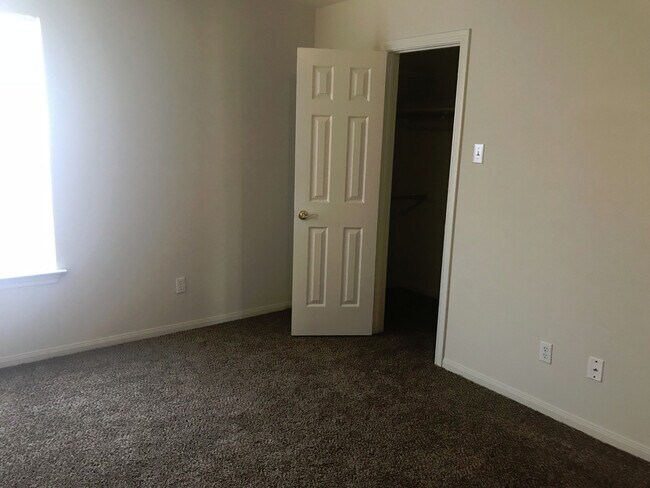 Building Photo - Duplex