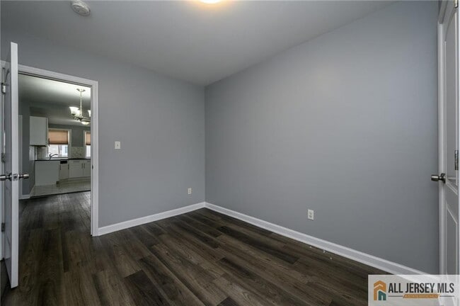 Building Photo - 305 Pershing Ave