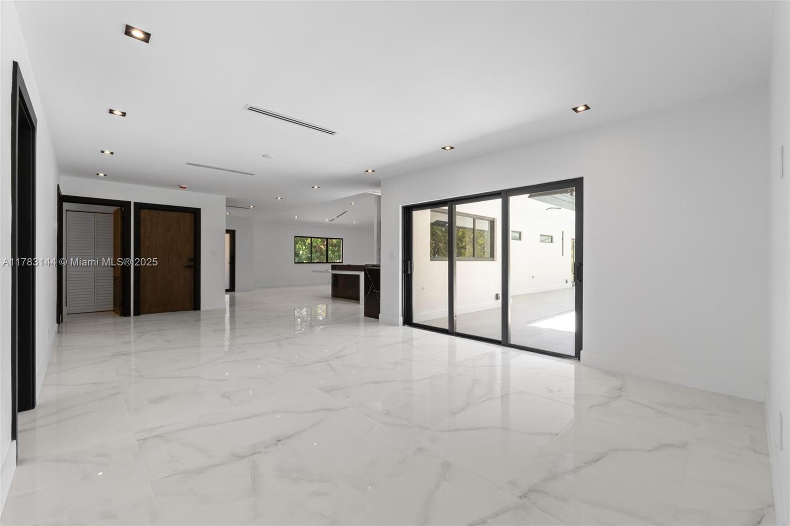 Building Photo - 5020 Hawkhurst Ave