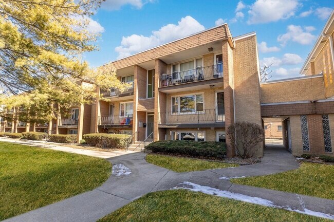 Building Photo - 6419 S Oak Park Ave