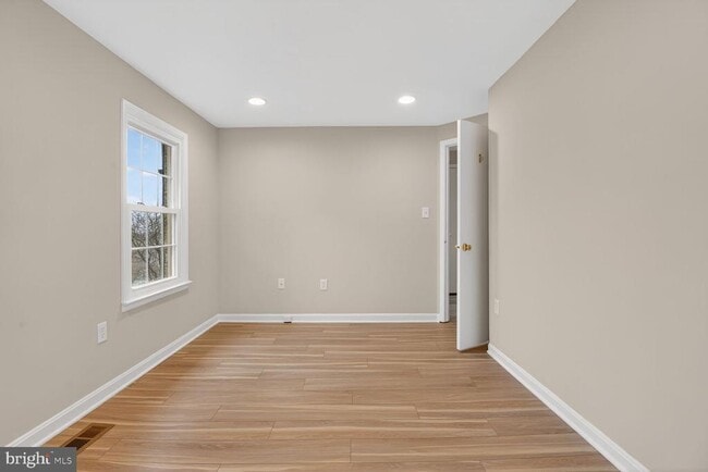 Building Photo - 2874 Sutton Oaks Ln