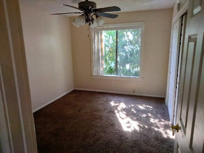 Building Photo - 824 Bridge St