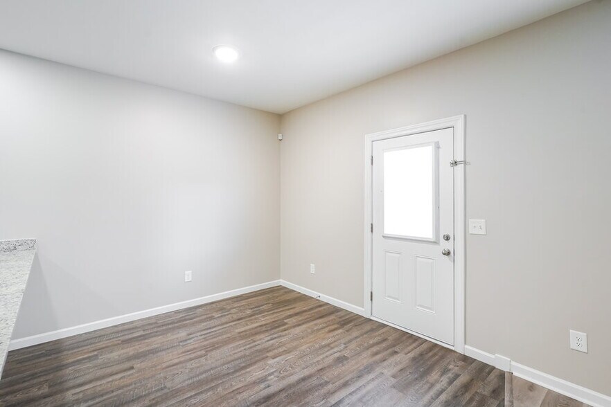 Building Photo - 1327 Rutherford St