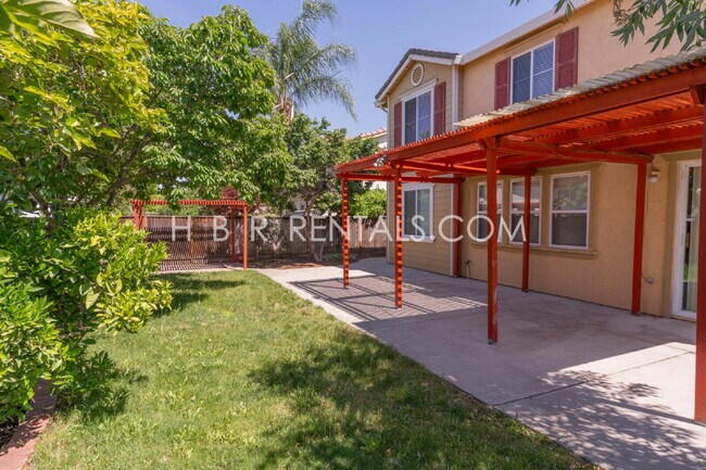 Building Photo - 803 Twin Oaks Dr