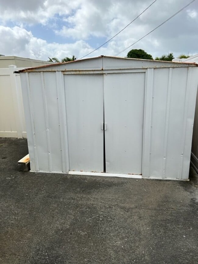 Building Photo - Available on 12/16/25, spacious 1570 sq ft, 3 Bedrooms, 2 Baths, 2 Car Garage Single-Family Home ...