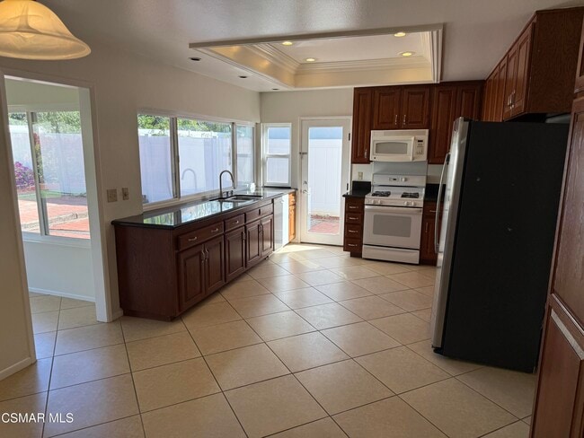 Building Photo - 2737 E Sierra Dr