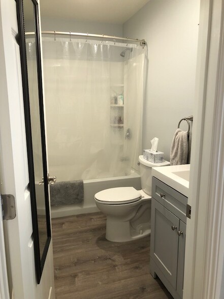 Building Photo - 1610 Corte del Rey