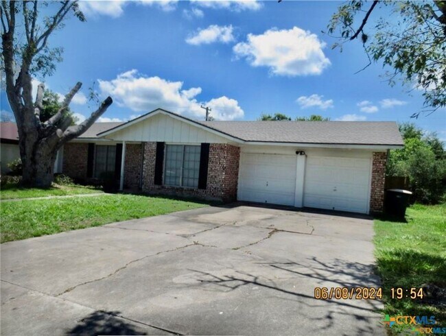 Building Photo - 205 Avalon Dr