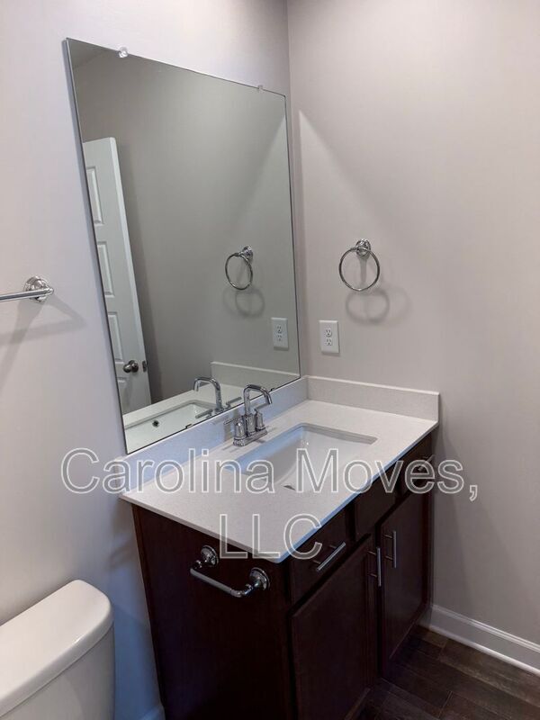 Building Photo - 206A Telford Dr.