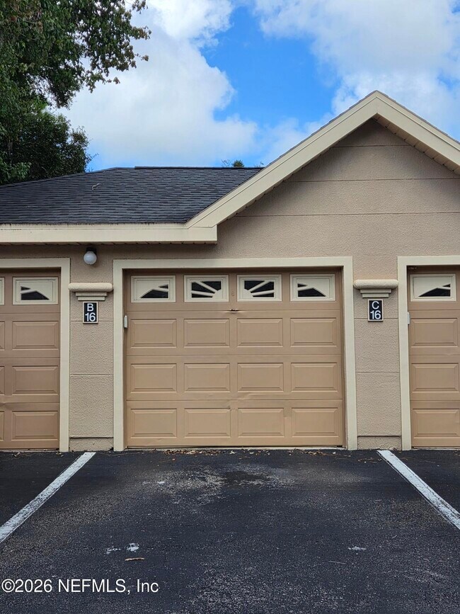 Building Photo - 13810 Sutton Park Dr N