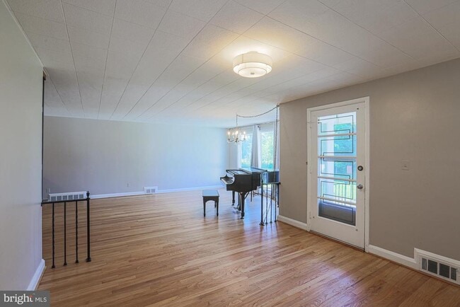 Building Photo - 3219 Northbrook Rd