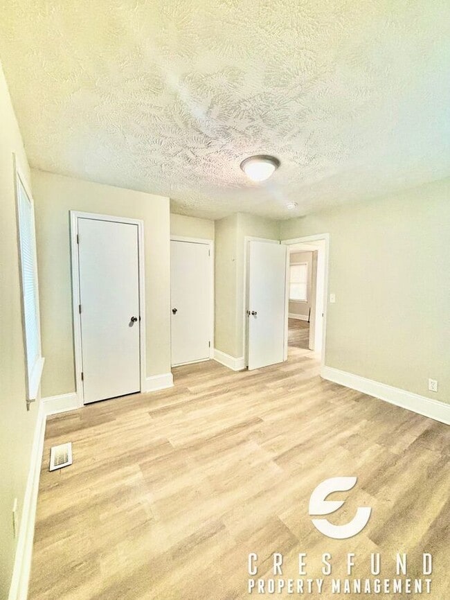 Building Photo - Adorable 2 Bedroom 1 Bathroom Ready for Mo...