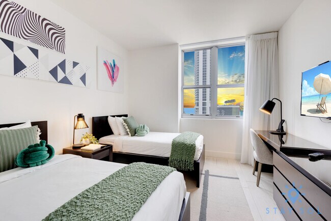 Building Photo - 4010 S Ocean Dr