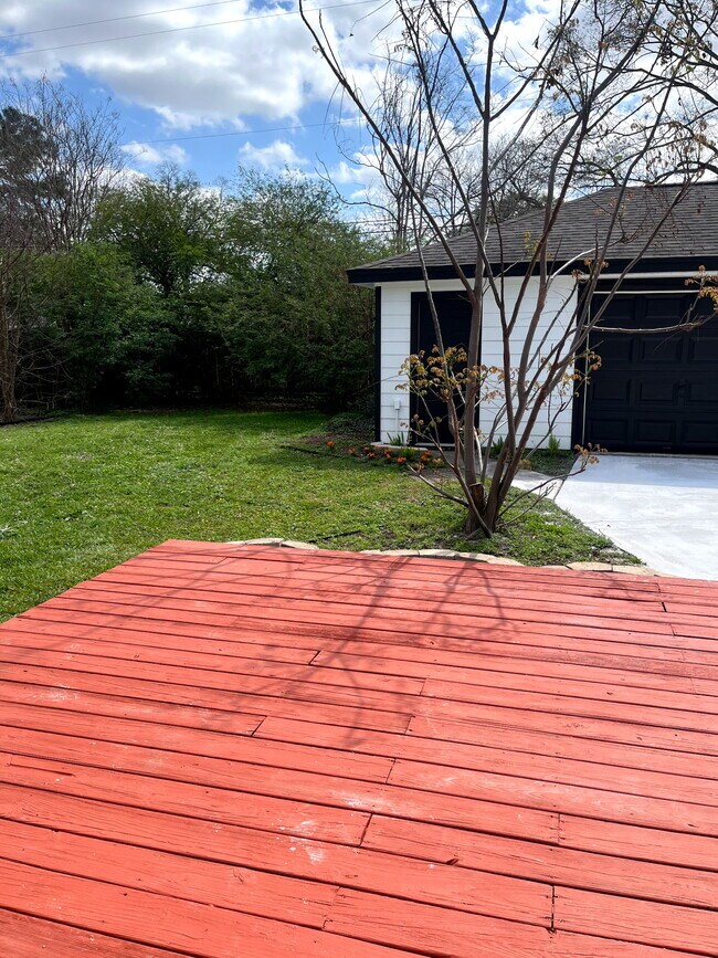 Building Photo - 9613 Westview Dr