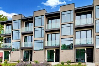 Building Photo - 6344 Hennings Ct
