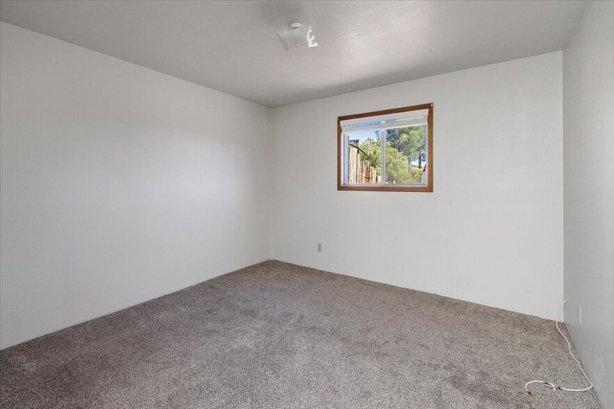 Building Photo - 2606 S Mountain View Dr