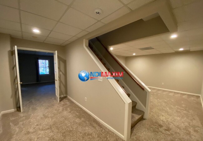Building Photo - Spacious 6 bedrooms house in the NORTHVIEW...