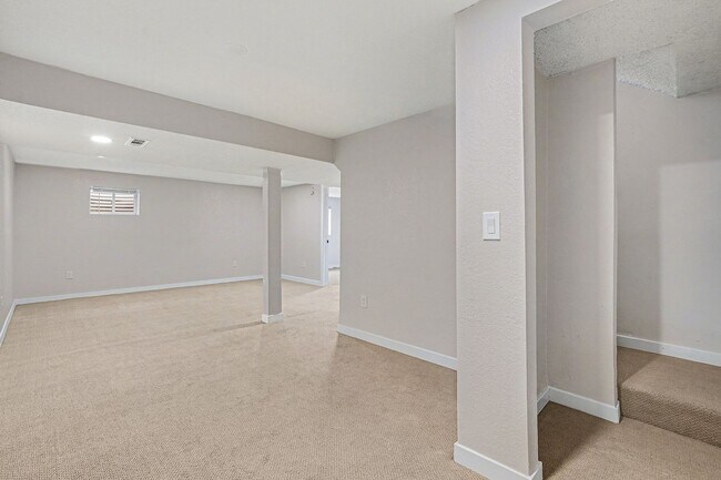 Building Photo - Renovated Duplex Available in Arvada!