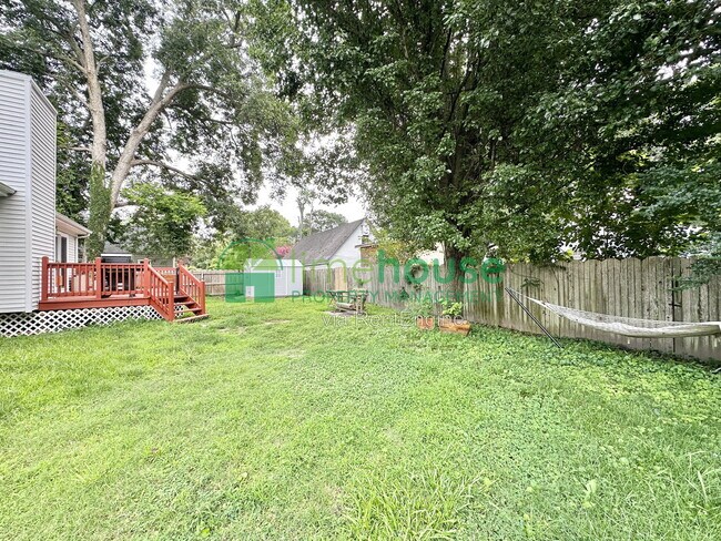 Building Photo - 5 Baywood Ln