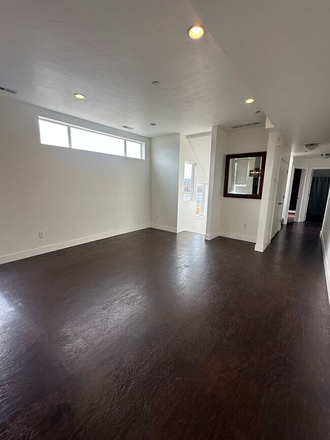 Building Photo - GORGEOUS Home!!!!