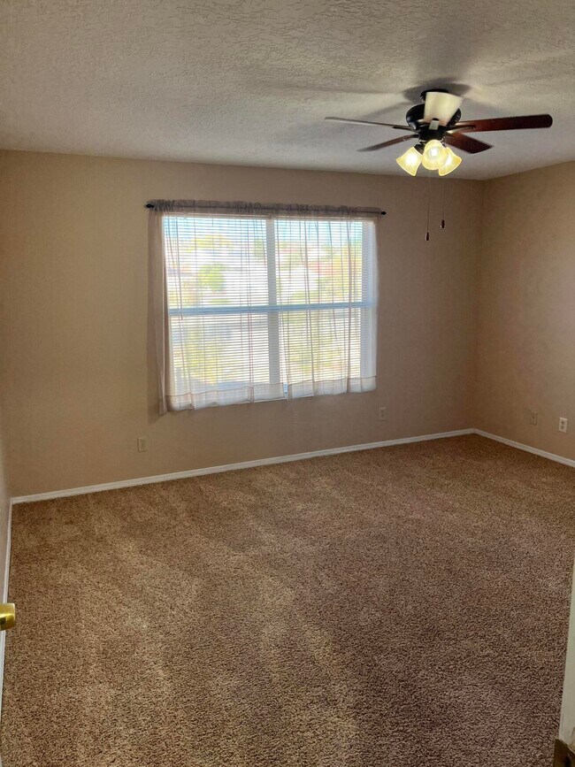 Building Photo - 4985 Butte Pl NW