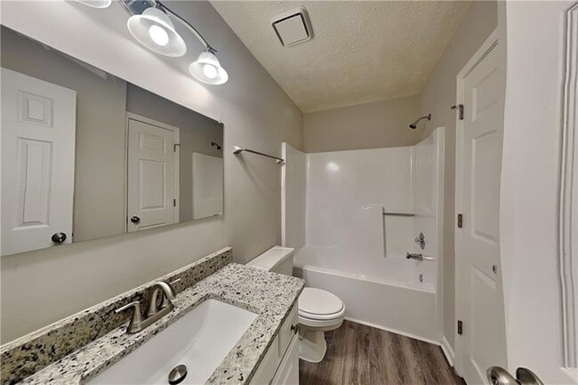 Building Photo - 501 Brooksdale Dr